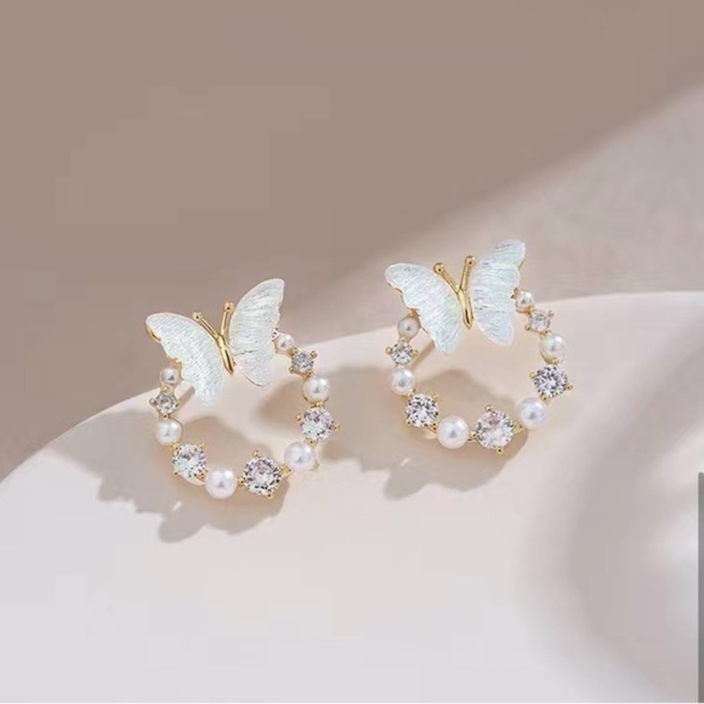 Diamond Simulant Faux White Pearl Butterfly Gold Earrings .75 Inch/1.9cm